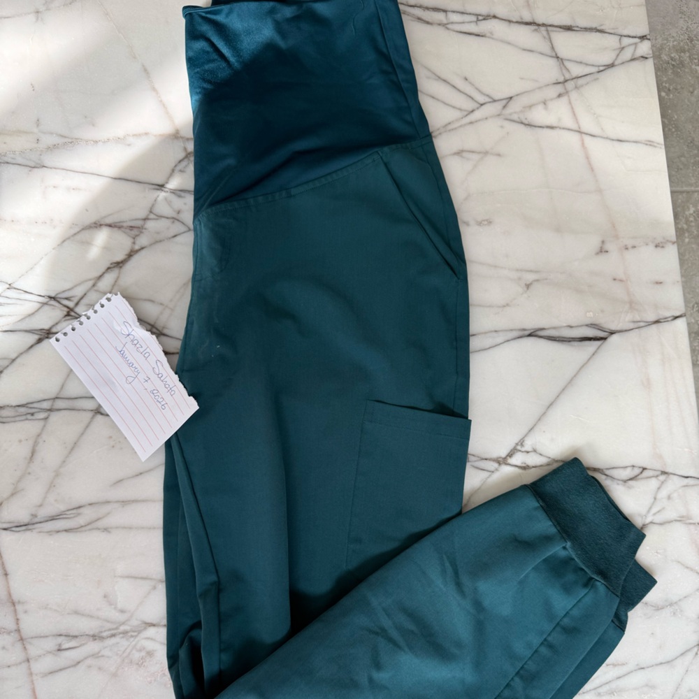 Mandala large maternity scrub joggers